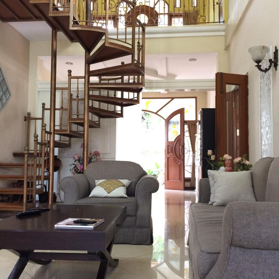 Maharani Guesthouse Tebet Syariah Jacarta Exterior foto