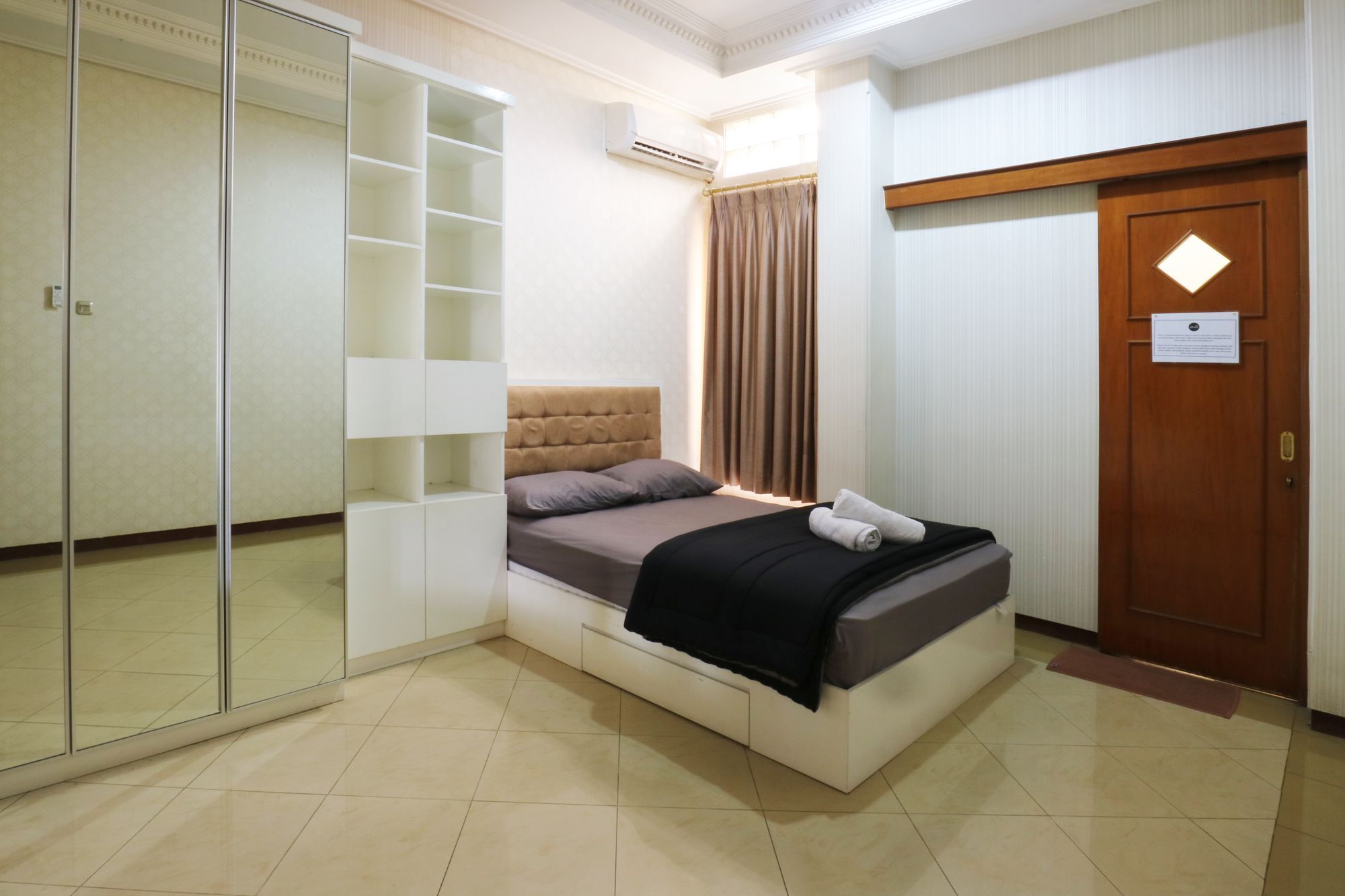 Maharani Guesthouse Tebet Syariah Jacarta Exterior foto