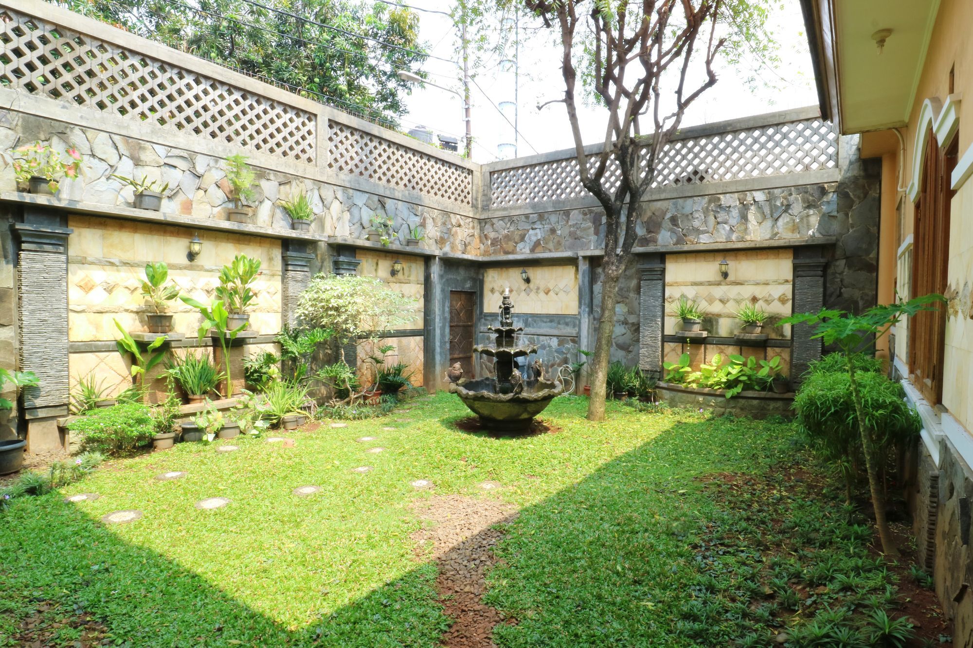 Maharani Guesthouse Tebet Syariah Jacarta Exterior foto
