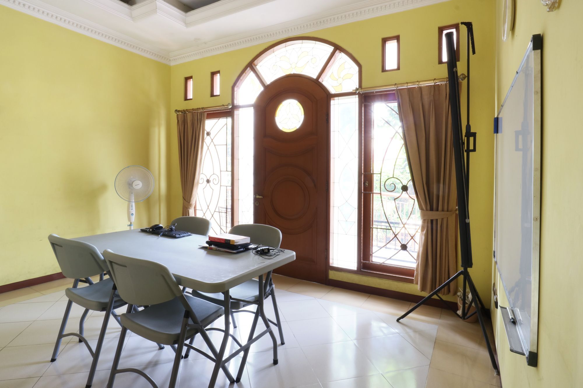 Maharani Guesthouse Tebet Syariah Jacarta Exterior foto